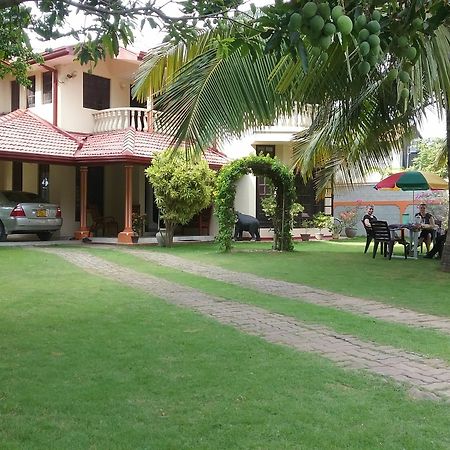 Sugandi Inn Kochchikade エクステリア 写真