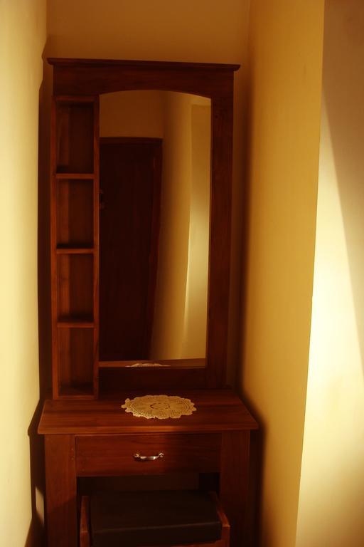 Sugandi Inn Kochchikade エクステリア 写真
