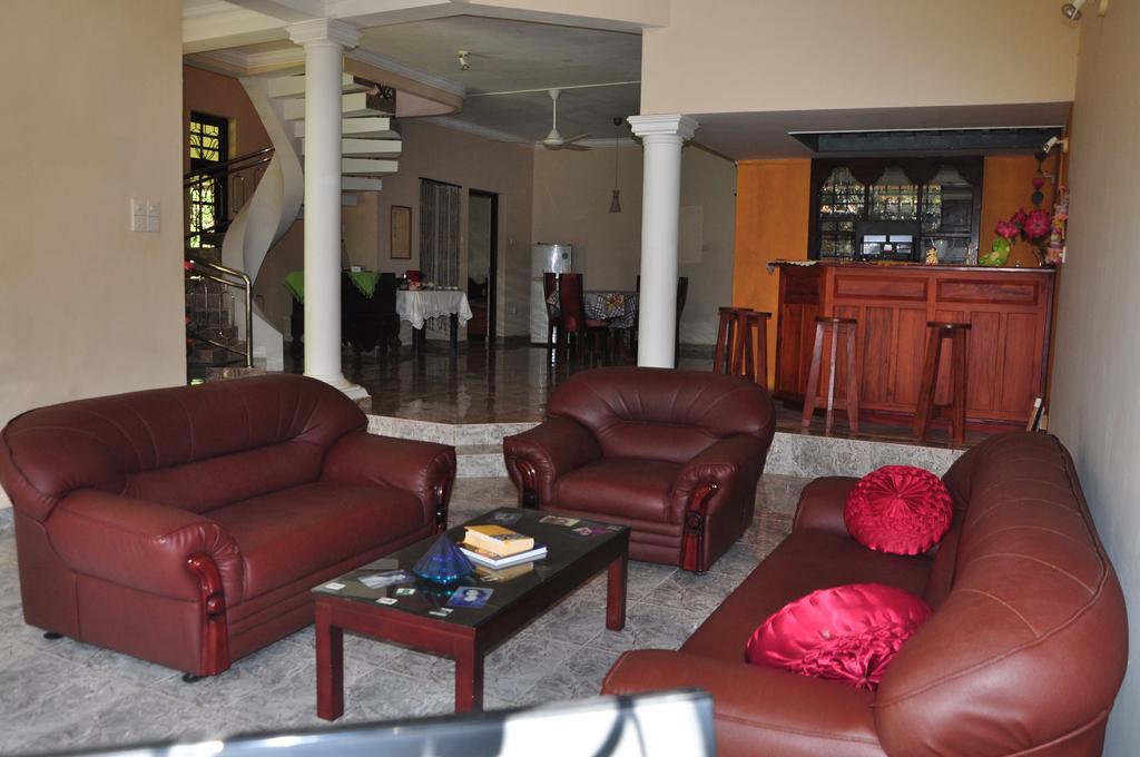 Sugandi Inn Kochchikade エクステリア 写真