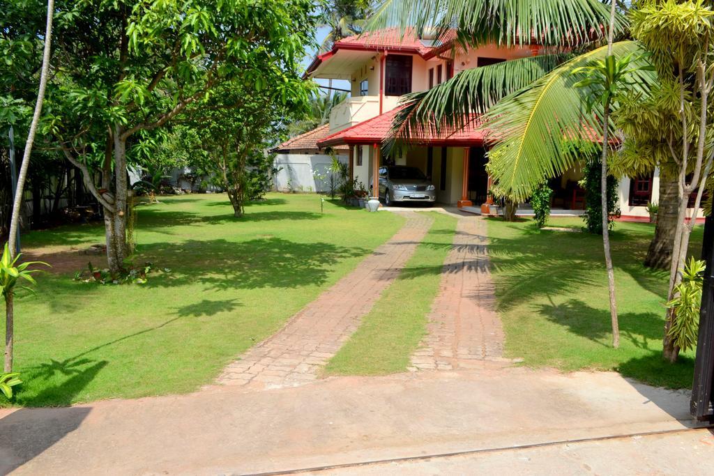 Sugandi Inn Kochchikade エクステリア 写真